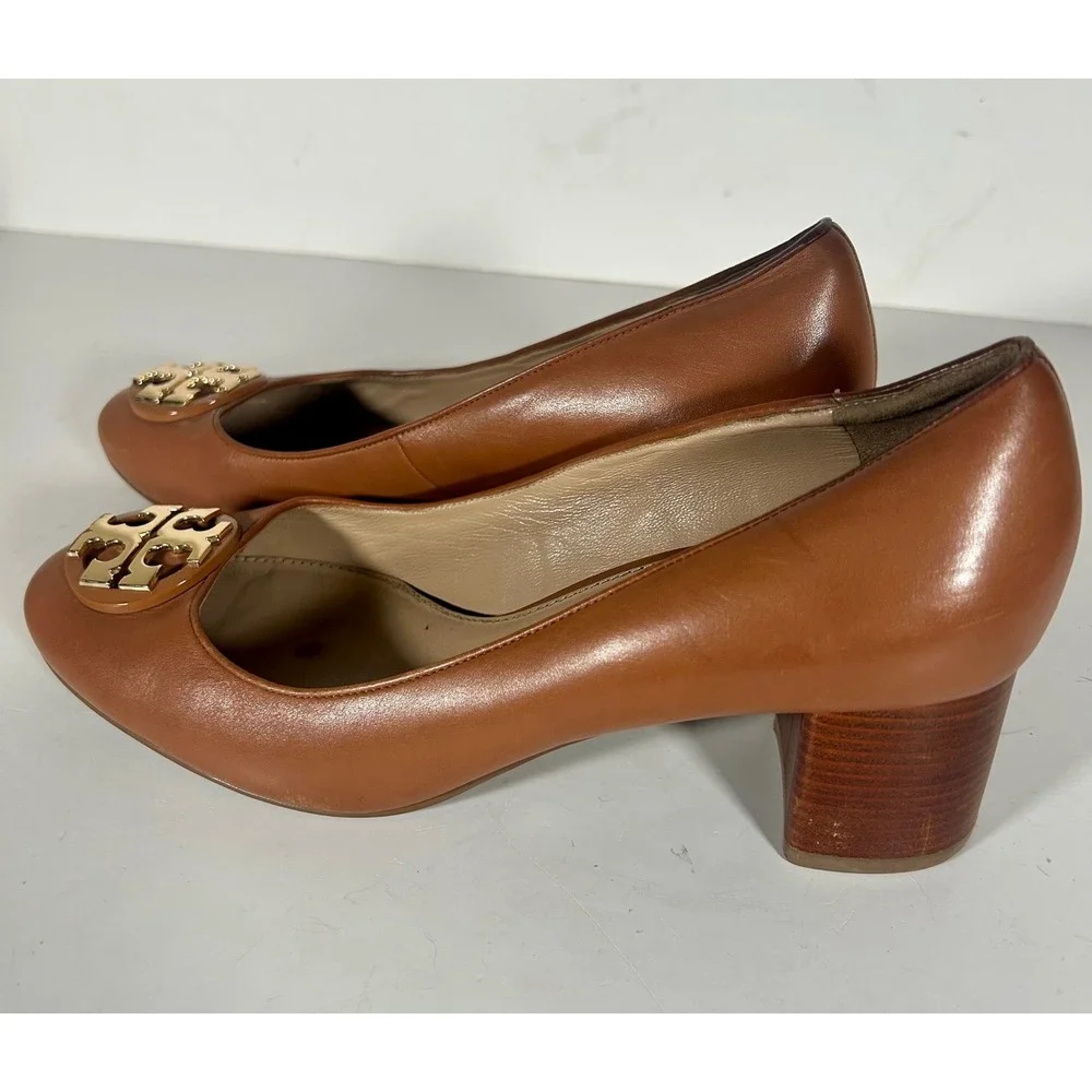 Tory Burch Claire Tan Leather Block Heel Logo Medallion Pumps 8.5M